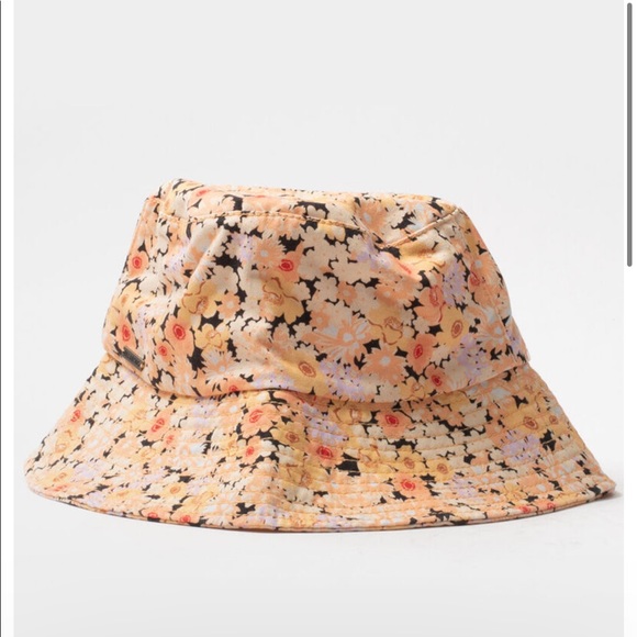 Billabong Accessories - NWT Billabong Bucket Hat